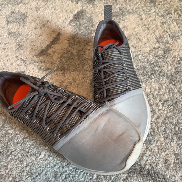 Women’s Like New Under Armour Shoe! - Picture 2 of 4